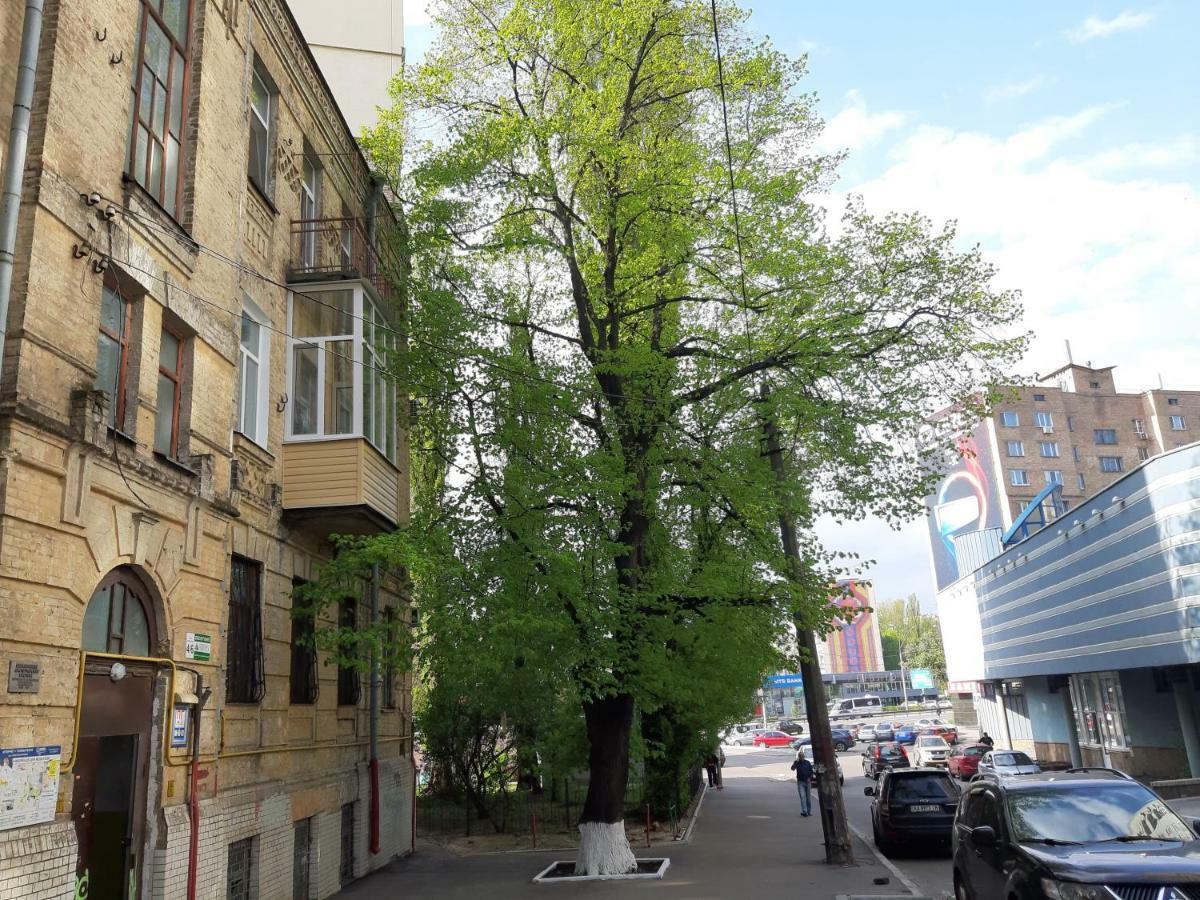 1 Stop From Railway Station Kyiv Exterior photo